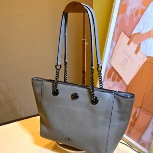 Coach Turnlock Gray Shoulder Bag with Classic Design